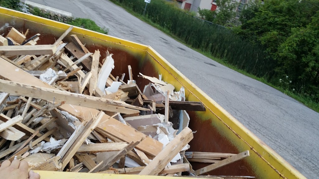 Dump It Mobile | 1934 Rockcreek Dr, Oshawa, ON L1K 3B8, Canada | Phone: (905) 914-3867