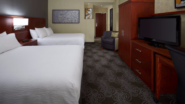 Courtyard by Marriott Montreal Airport | 7000 Place Robert Joncas, Montréal, QC H4M 2Z5, Canada | Phone: (514) 339-5333