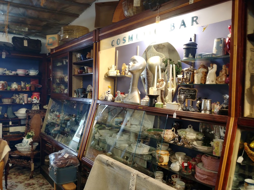 Perth Flea Market | 3004 Rideau Ferry Rd, Perth, ON K7H 3C7, Canada | Phone: (613) 267-8394