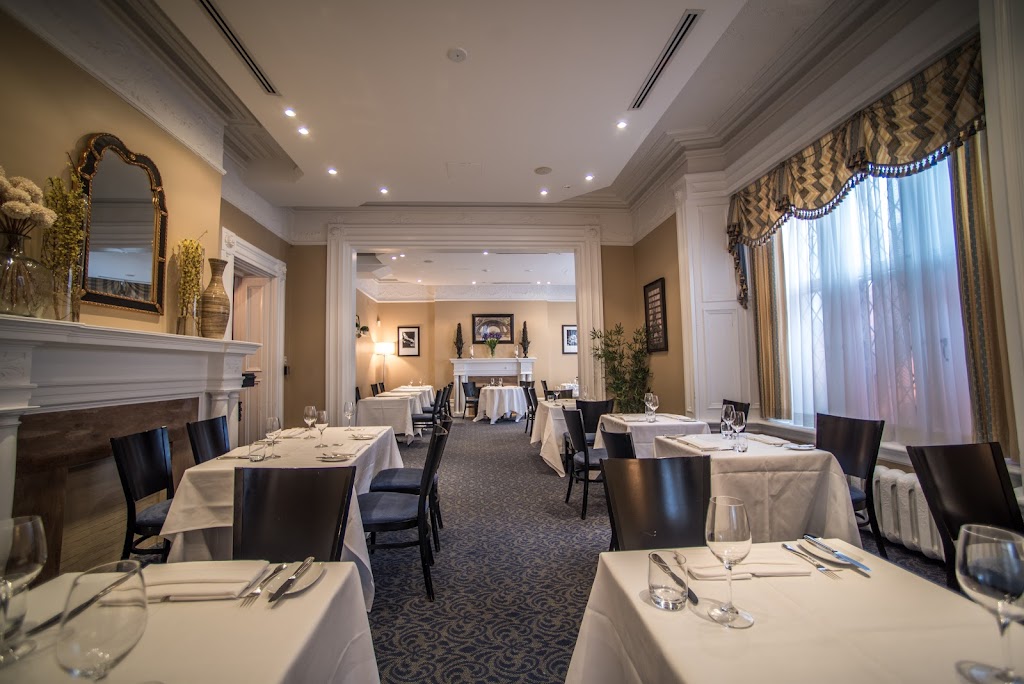 Signatures Restaurant | 453 Laurier Ave. E, Ottawa, ON K1N 6R4, Canada | Phone: (613) 236-2499