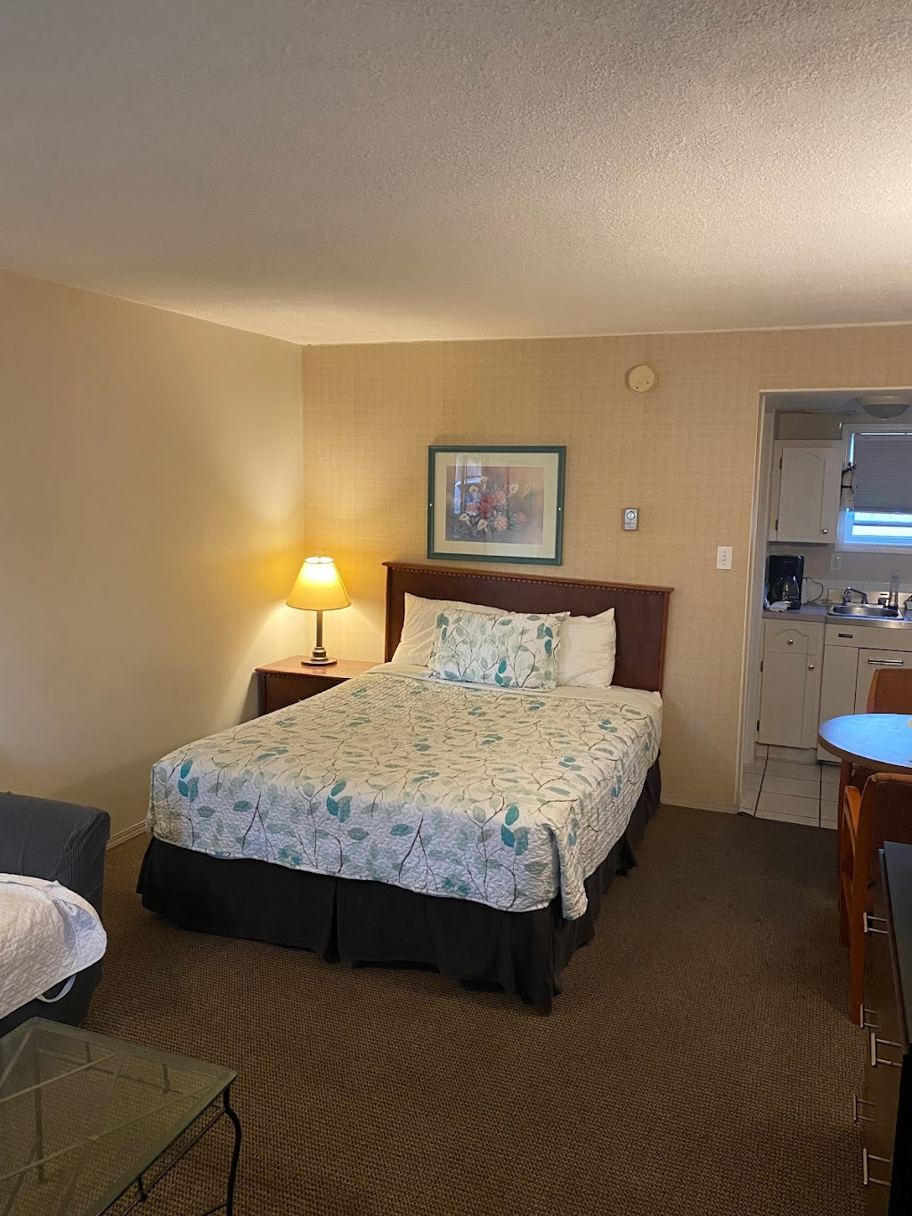 Motel Bavaria | 4872 McKay St, Radium Hot Springs, BC V0A 1M0, Canada | Phone: (250) 347-9915
