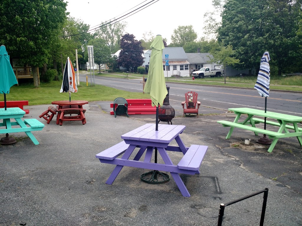 Cruisin Snack Bar | 1269 U.S. 9, Champlain, NY 12919, USA