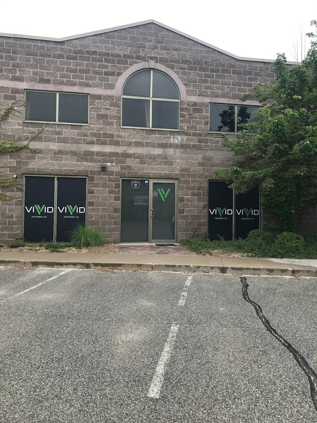 Vivid Cannabis Co. | 3 Progress Dr Unit 3, Orillia, ON L3V 0T7, Canada | Phone: (705) 298-1852