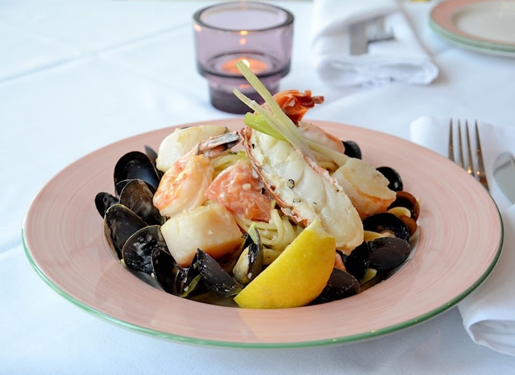 ViPei Bistro | 3101 Kingston Rd, Scarborough, ON M1M 1P1, Canada | Phone: (416) 266-1405