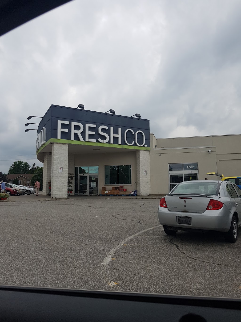 FreshCo Wyandotte & Frank | 8100 Wyandotte St E, Windsor, ON N8S 1T3, Canada | Phone: (519) 251-8875