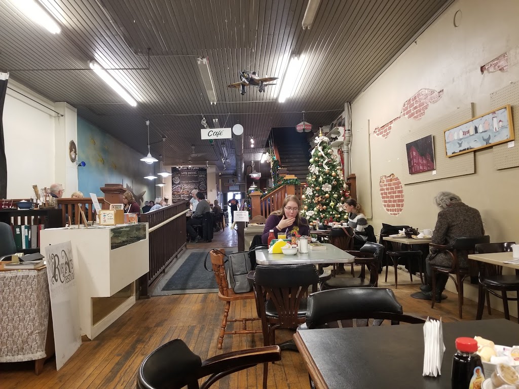 Flyers Cafe & Bakery | 144 Queen St, Dunnville, ON N1A 1H7, Canada | Phone: (905) 701-8527