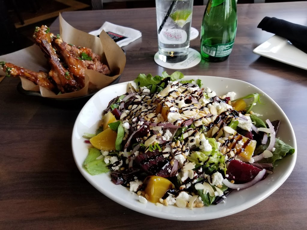 Shoeless Joes Sports Grill | 13 Bell Blvd, Belleville, ON K8P 4S5, Canada | Phone: (613) 779-1134