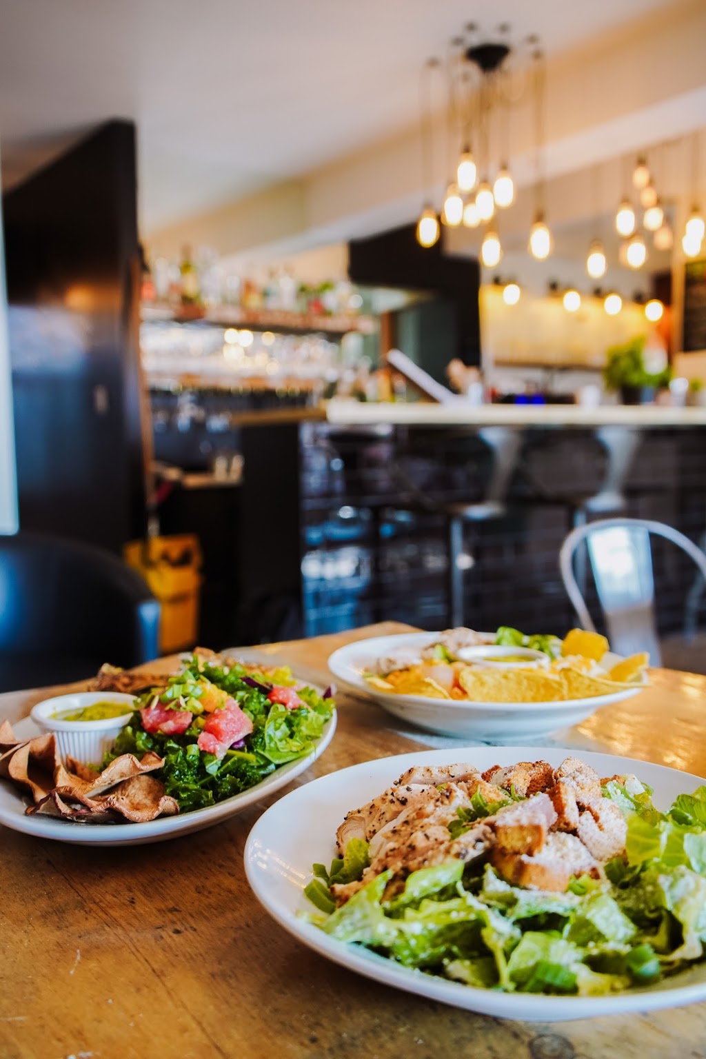Le Black & Blond Pub Santé | 2015 Boulevard Rosemont, Montréal, QC H2G 1T2, Canada | Phone: (514) 543-3198