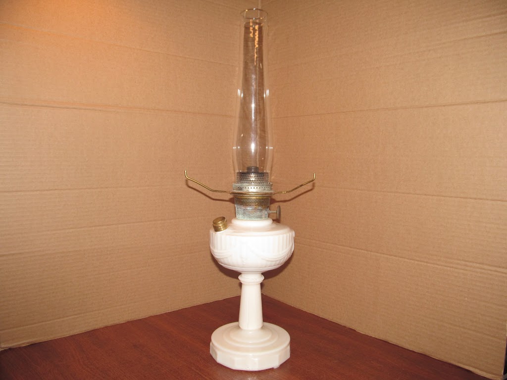 An Old Mans Stuff Antiques & Collectibles | 82 Ross St, Welland, ON L3B 2M6, Canada | Phone: (905) 734-6682