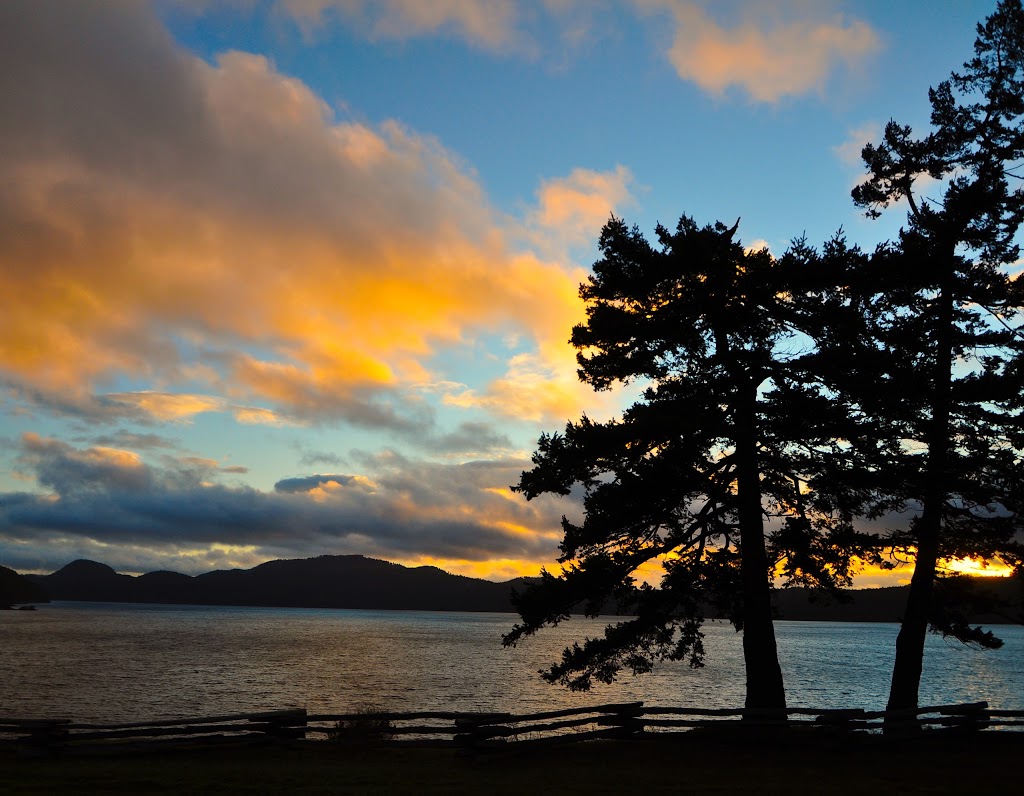 Inn at Ship Bay | 326 Olga Rd, Eastsound, WA 98245, USA | Phone: (360) 376-5886