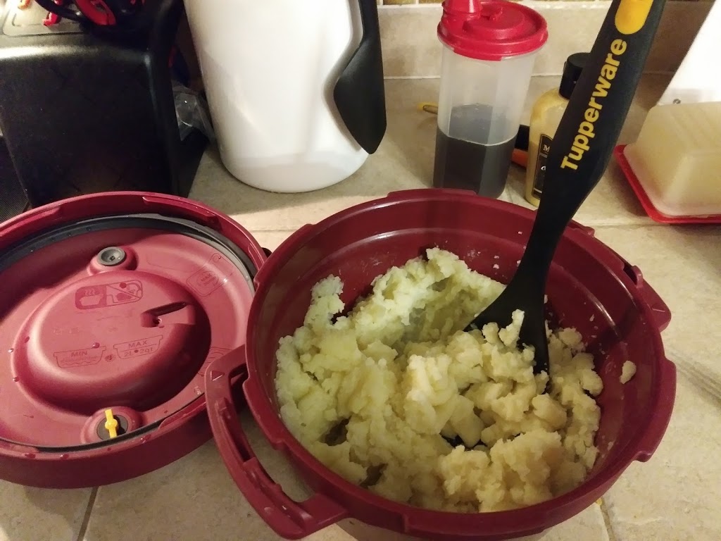 Julie RICARD Full Tupp Gérante Tupperware | 220 St-Charles, Lac-aux-Sables, QC G0X 1M0, Canada | Phone: (418) 289-3561