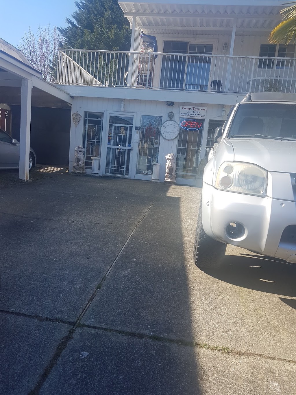 Tung Nguyen Clock Repairs | 4244 Carey Rd, Victoria, BC V8Z 6P9, Canada | Phone: (250) 479-2165