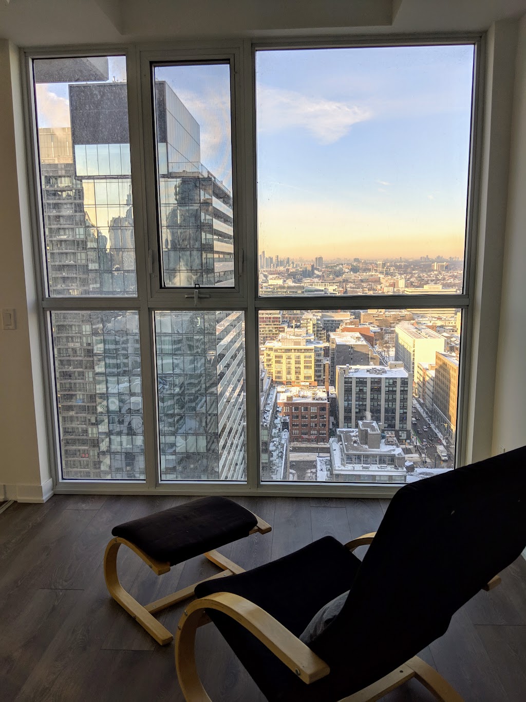 87 Peter Street Condos (Menkes Developments) | 87 Peter St, Toronto, ON M5V 0P1, Canada | Phone: (416) 591-7700