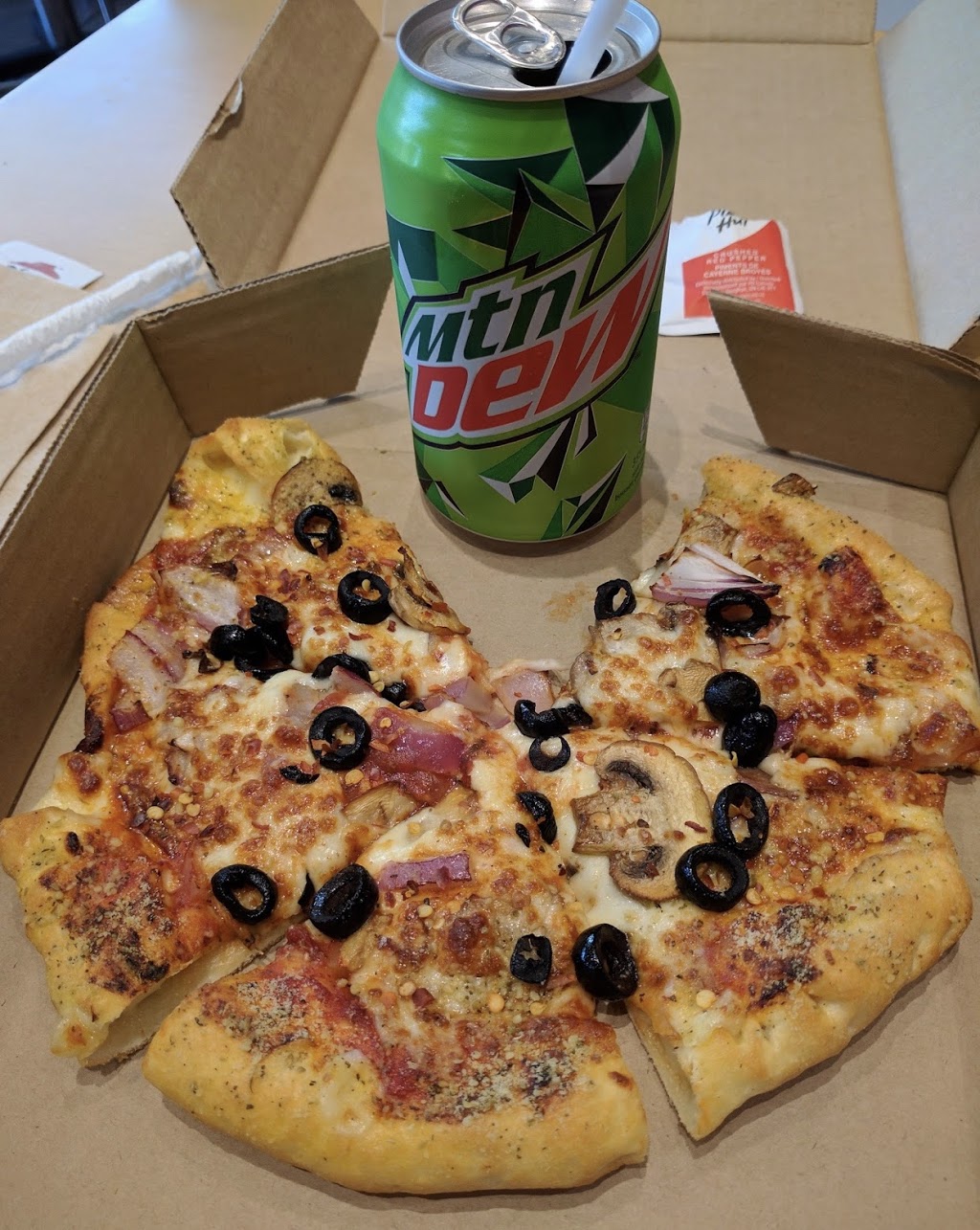 Pizza Hut | 8290 ON-27 Unit 5, Woodbridge, ON L4H 0S1, Canada | Phone: (905) 605-3031