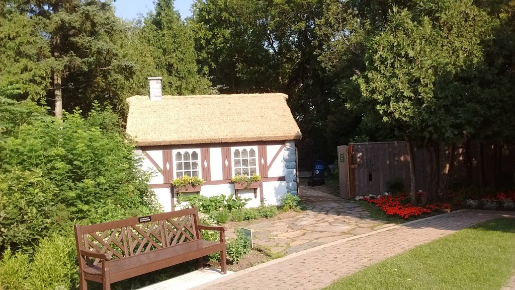 English Garden | Winnipeg, MB R3J, Canada