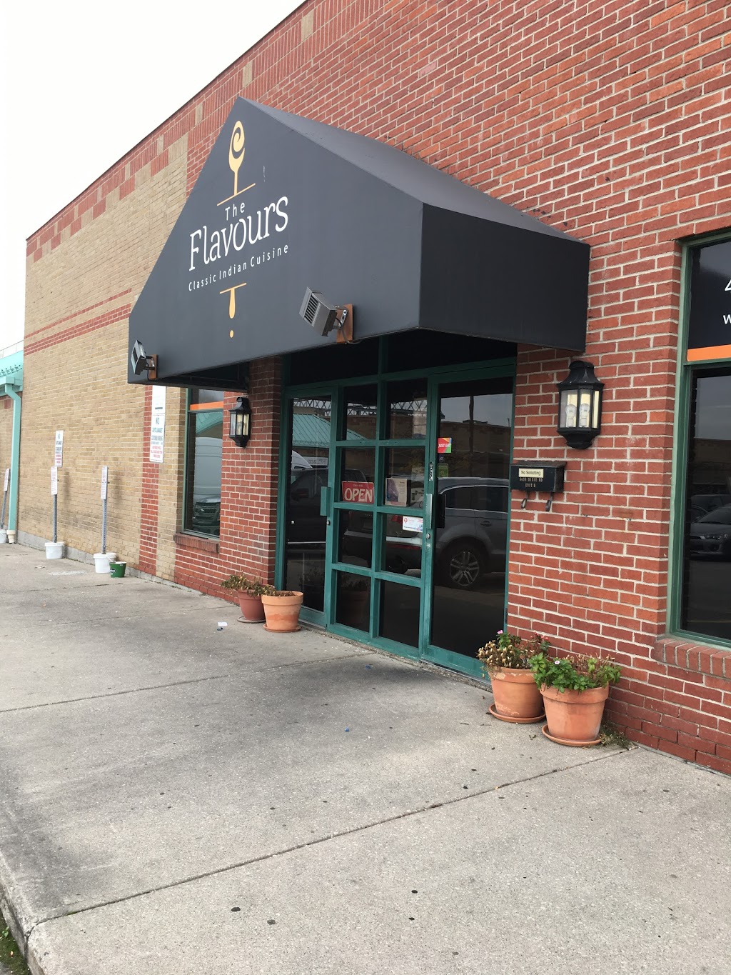 The Flavours Dixie | 6435 Dixie Rd #8, Mississauga, ON L5T 1X4, Canada | Phone: (416) 315-9000