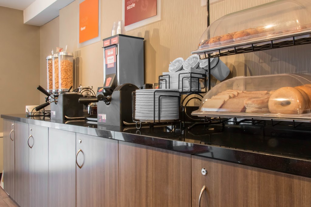 Comfort Inn Airport | 1770 Sargent Ave, Winnipeg, MB R3H 0C8, Canada | Phone: (204) 783-5627