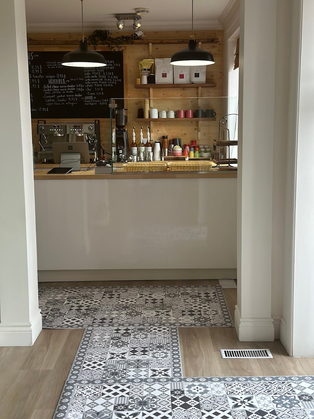 La Fournée dOlivier, Le Café | 640 Rue Bernard-Pilon, McMasterville, QC J3G 1L2, Canada | Phone: (450) 281-2206