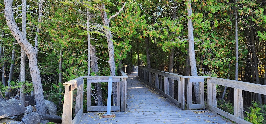 Bruce Peninsula National Park: Visitors Center | 120 Chi sin tib dek Rd, Tobermory, ON N0H 2R0, Canada | Phone: (888) 773-8888