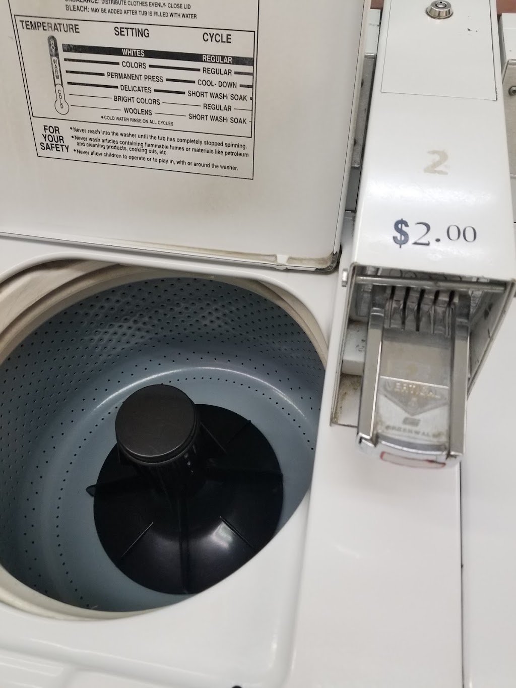 Laytons Coin Laundromat & Drycleaning | 2104 Kensington Rd NW, Calgary, AB T2N 3R7, Canada | Phone: (403) 283-9295