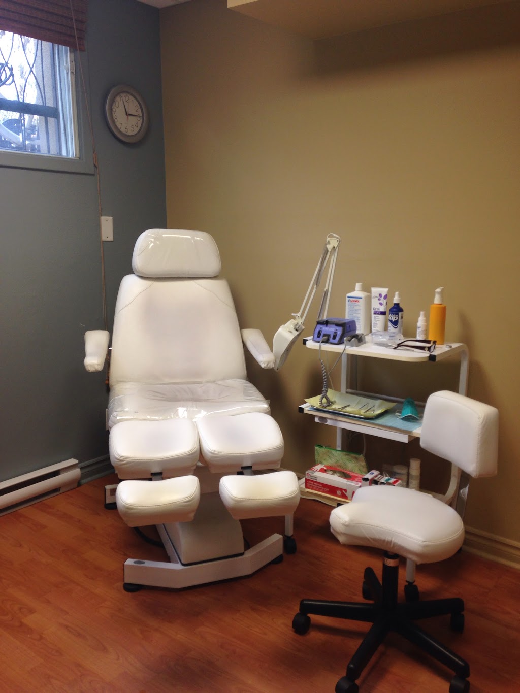 Soins De Pieds Spécialisés/soins Podologiques Linda Boucher | 84 Rue Dumas, Gatineau, QC J8Y 2N3, Canada | Phone: (819) 712-0754