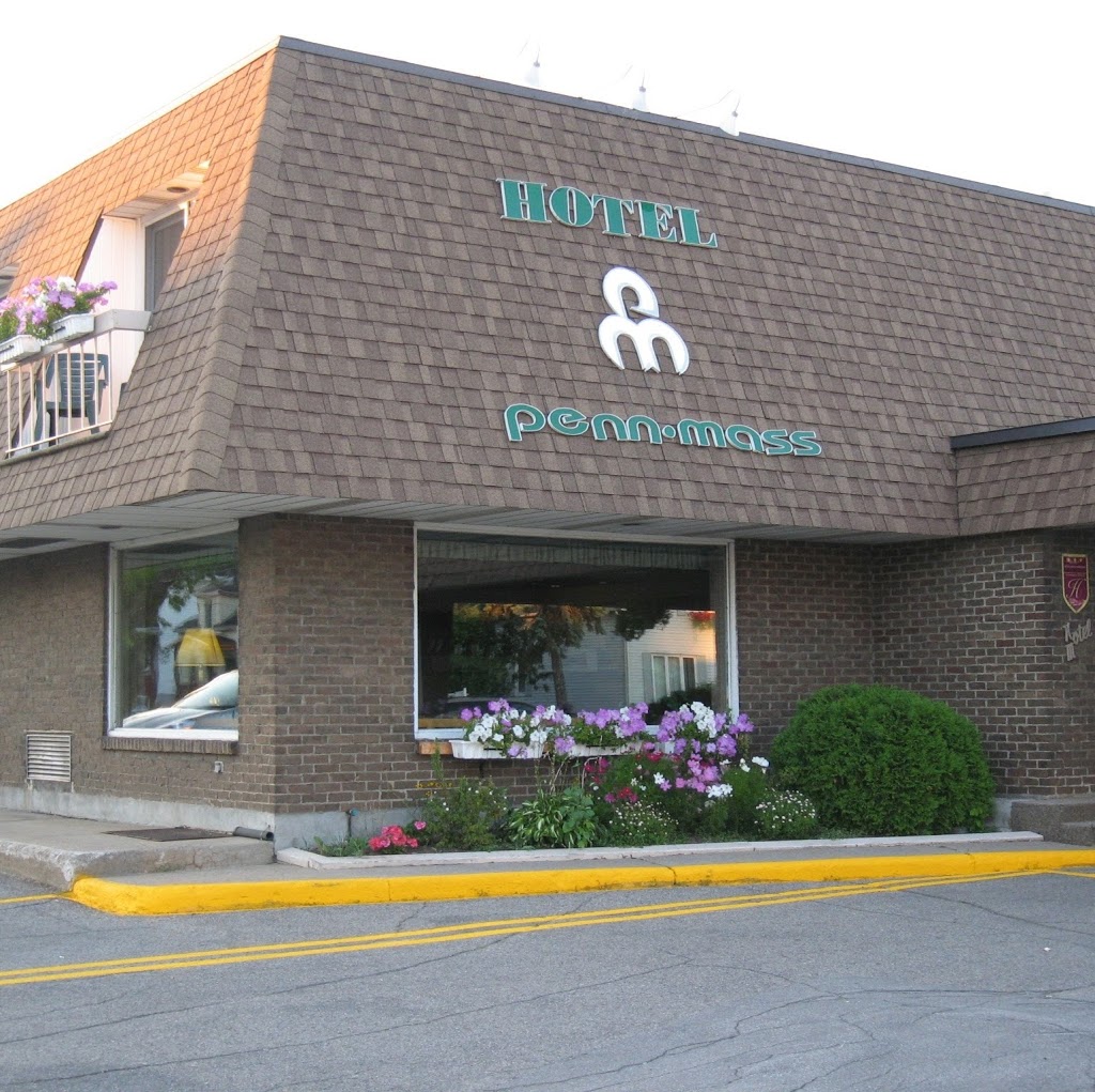Hotel Motel Penn-Mass | 303 Boulevard Ste Madeleine, Trois-Rivières, QC G8T 3M4, Canada | Phone: (819) 379-8877