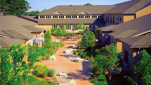 Chartwell Whispering Pines Retirement Residence | 140 Letitia St, Barrie, ON L4N 1P5, Canada | Phone: (705) 881-9884