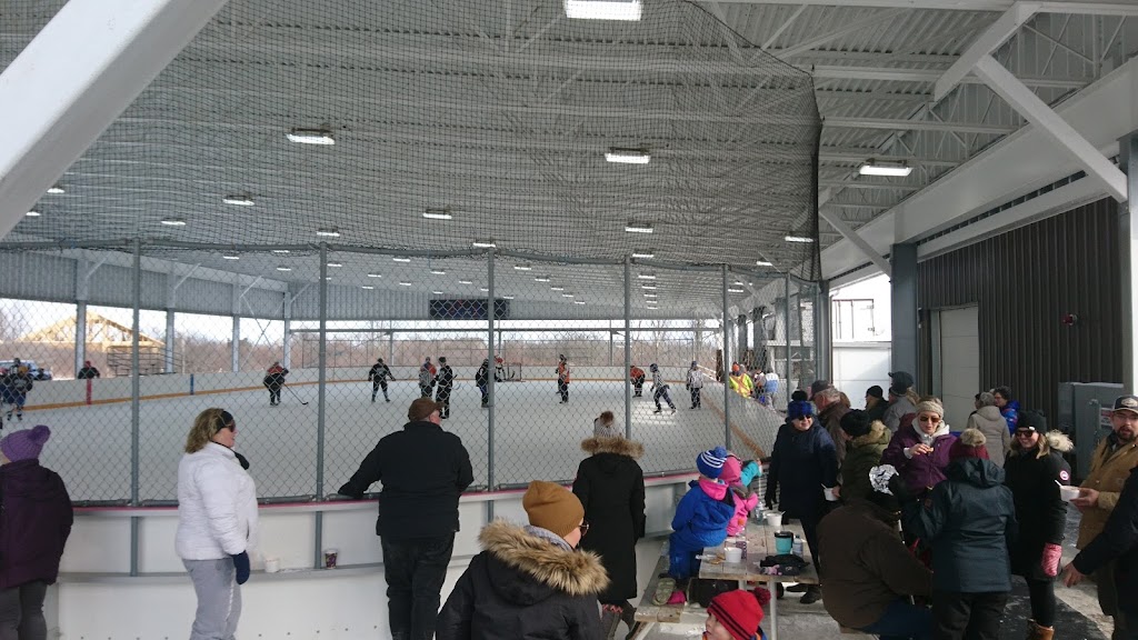 Wolfe Island Community Centre | 56 Victoria St, Wolfe Island, ON K0H 2Y0, Canada | Phone: (613) 385-2216
