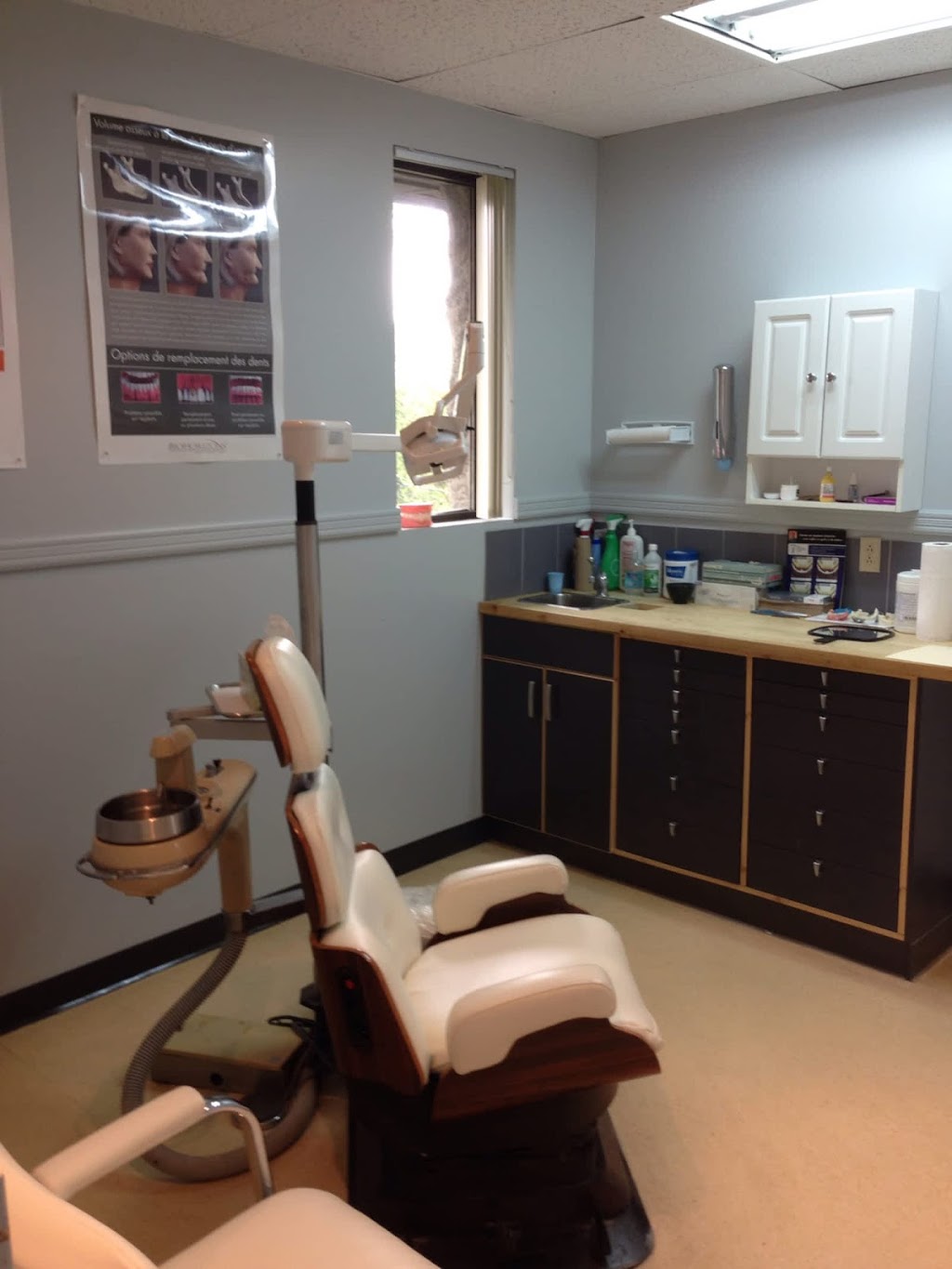 Clinique de denturologie Louis Lalonde | 4949 Rue de Charleroi #303, Montréal-Nord, QC H1G 6L6, Canada | Phone: (514) 326-4243