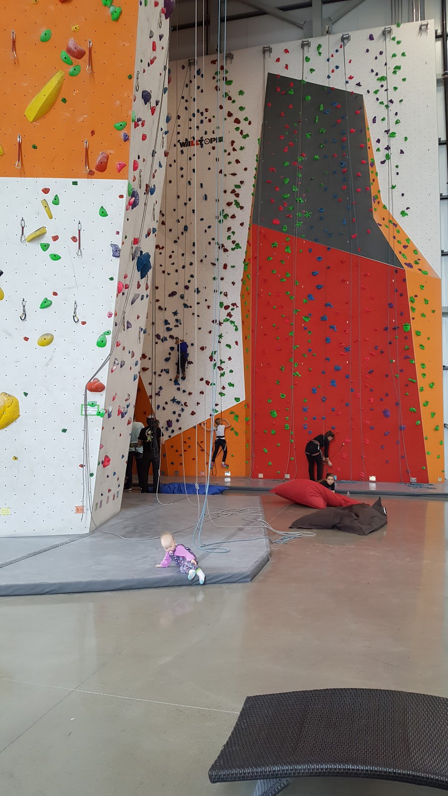 CanyonEscalade | 1775 Chemin de Saint-Jean, La Prairie, QC J5R 0J2, Canada | Phone: (514) 666-2269
