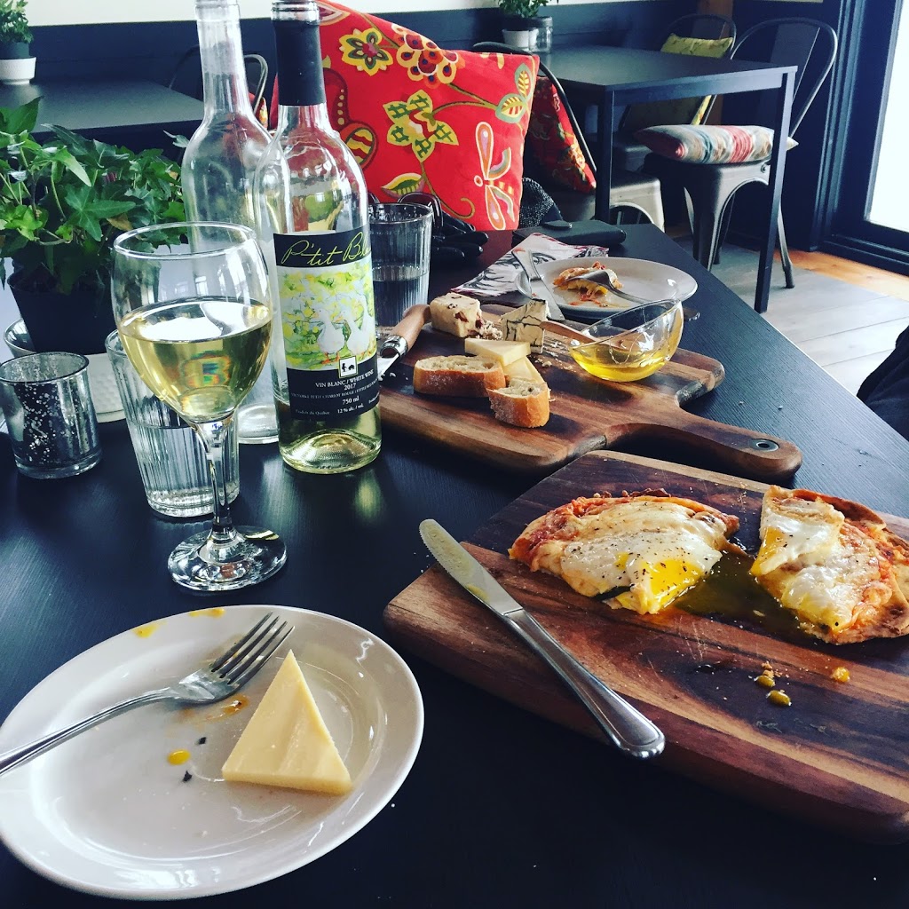 Little Red Wagon Winery / Vignoble Petit Chariot Rouge | 165 Chemin de Calumet O, Shawville, QC J0X 2Y0, Canada | Phone: (819) 744-0842