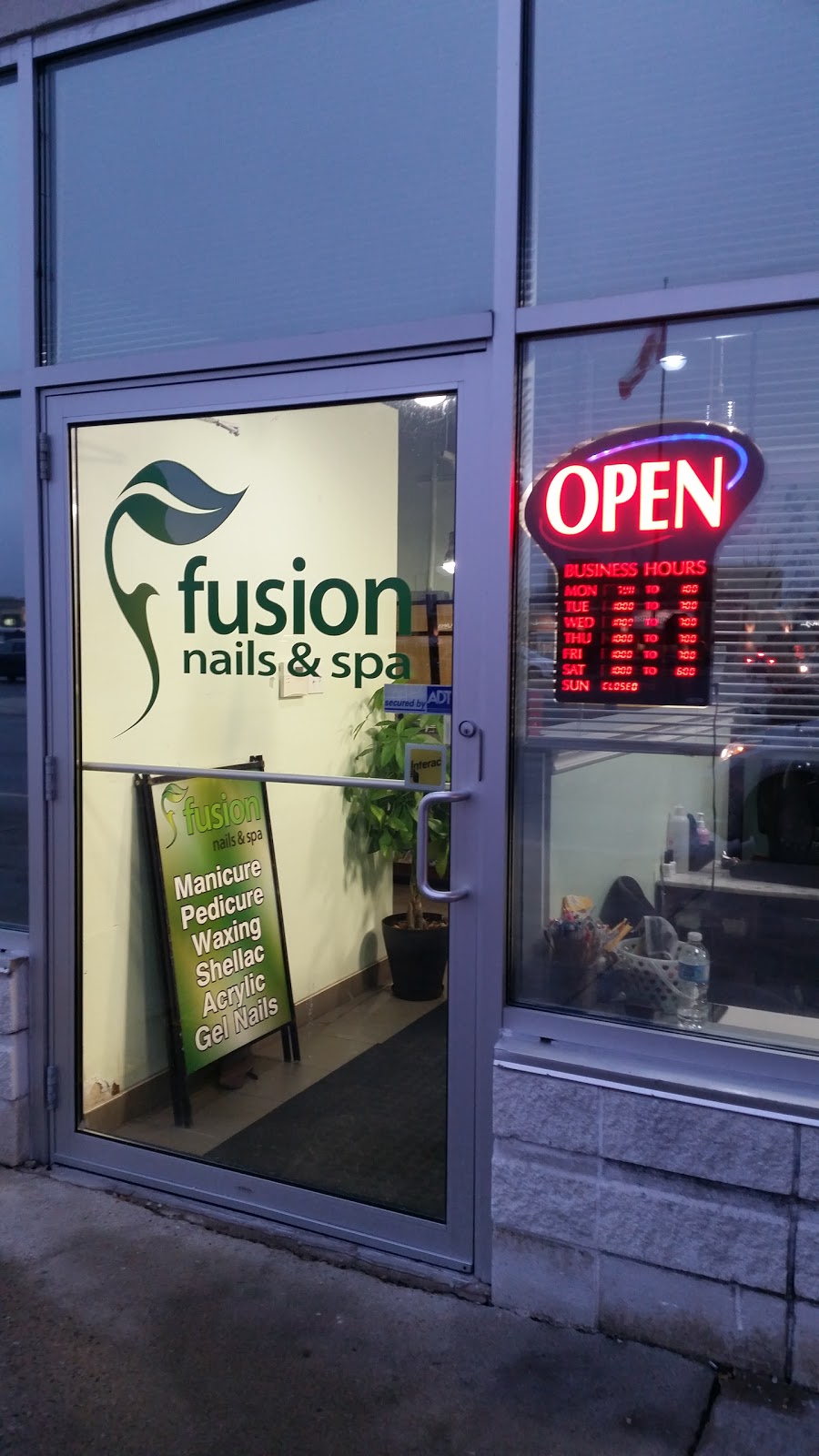 Fusion Nails and Spa | 1925 Dundas St, London, ON N5V 1P7, Canada | Phone: (519) 951-6226