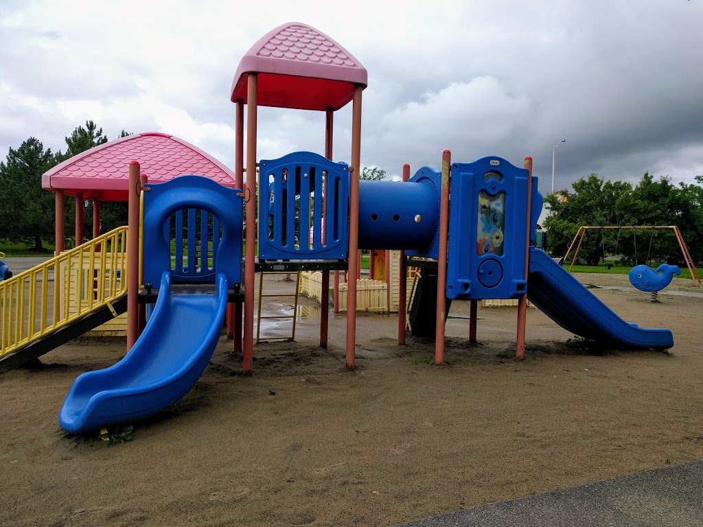 Winterwood Park | 1844 Johnston Rd, Ottawa, ON K1T 3J6, Canada | Phone: (613) 580-2400