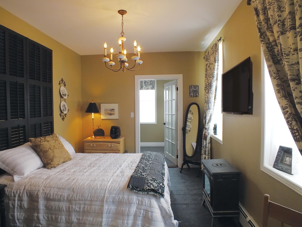 The Chepstow Inn | 2 Concession Road 6, Chepstow, ON N0G 1K0, Canada, Chepstow, ON N0G 1K0, Canada | Phone: (519) 366-2626