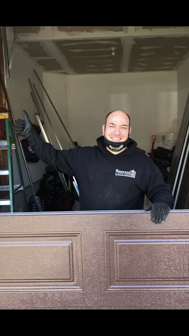 Princess garage doors Corp | 2846 Dempster Ave, Innisfil, ON L9S 1C2, Canada | Phone: (647) 992-2722