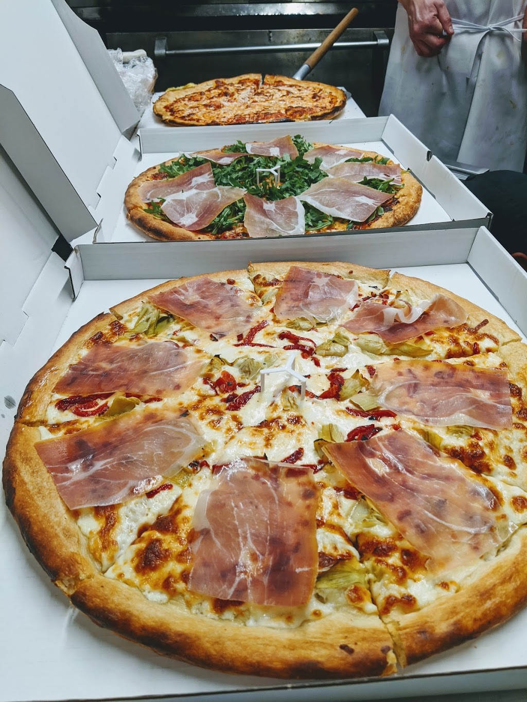 Carmines Pizzeria - North | 390 Northmount Dr NW, Calgary, AB T2K 3H5, Canada | Phone: (403) 457-8885