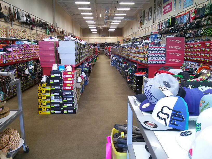 Brand Name Shoe Warehouse | 10 YMCA Dr, St. Catharines, ON L2N 7R6, Canada | Phone: (905) 646-0756