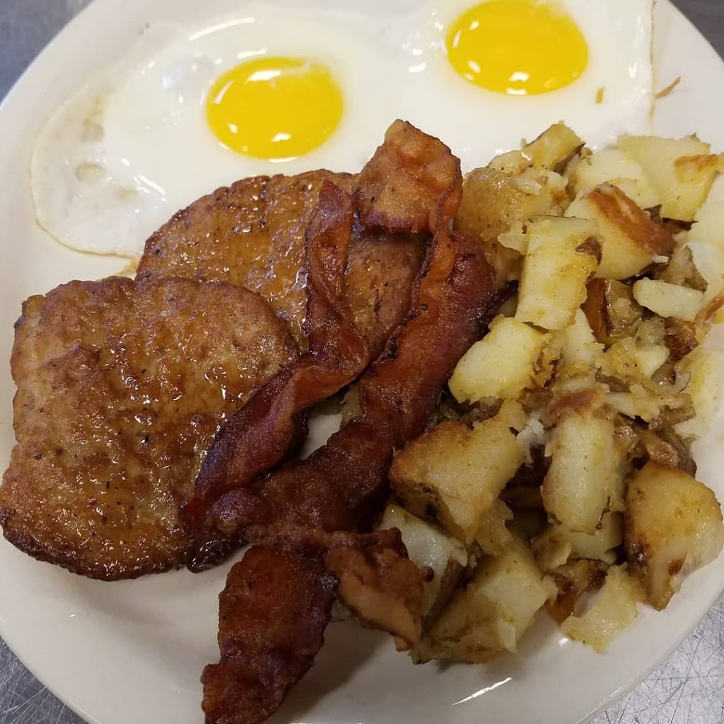 Country Cottage | 4072 Beach Ridge Rd, North Tonawanda, NY 14120, USA | Phone: (716) 693-4911