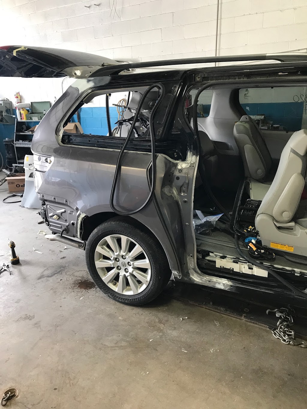 Ninos Auto Collision | 151 Toryork Dr Unit #3, North York, ON M9L 1X9, Canada | Phone: (647) 883-1499