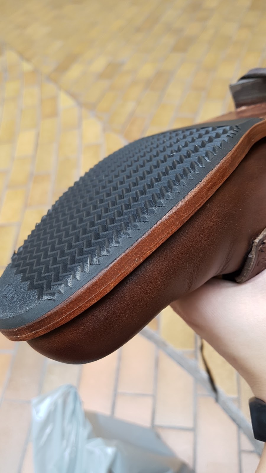 Sams Shoe Repair | 2150 Burnhamthorpe Rd W, Mississauga, ON L5L 3A2, Canada | Phone: (905) 607-5258