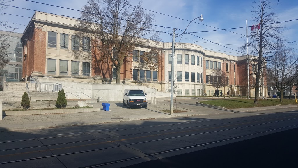 Riverdale Collegiate Institute | 1094 Gerrard St E, Toronto, ON M4M 2A1, Canada | Phone: (416) 393-9820