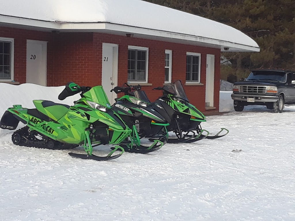 Mountain View Motel | 18508 ON-60, Barrys Bay, ON K0J 1B0, Canada | Phone: (613) 756-2757