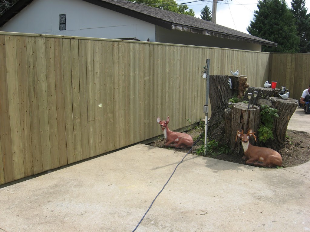 Strictly Fences | 1845 Paul Dr, Moose Jaw, SK S6H 4P8, Canada | Phone: (306) 692-4303