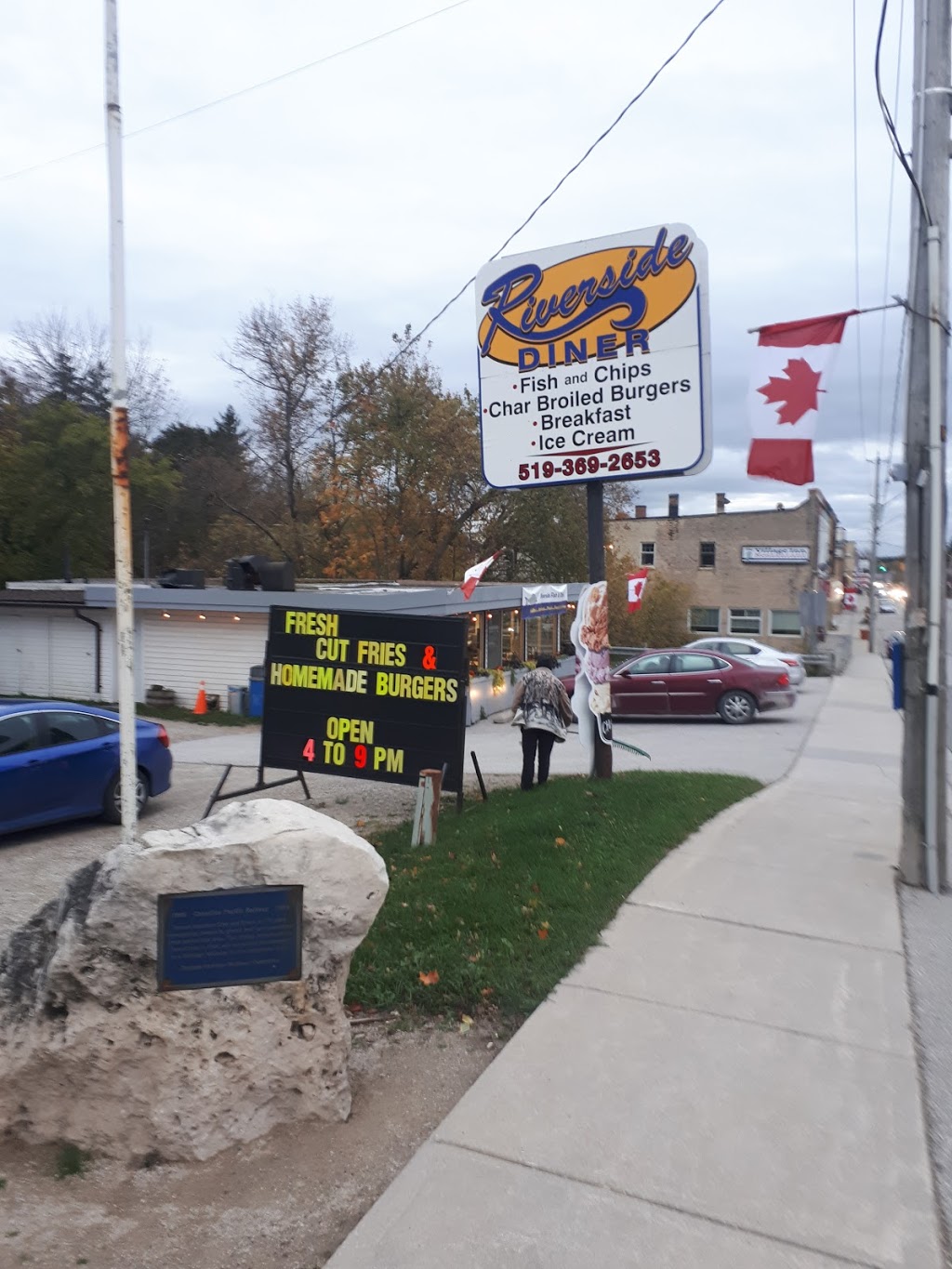 Riverside Fish & Chips | 229 Garafraxa St N, Durham, ON N0G 1R0, Canada | Phone: (519) 369-1666