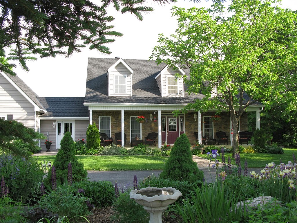 Bluebird Meadows Bed & Breakfast | 6156 Line 4 N, Midland, ON L4R 4K3, Canada | Phone: (705) 835-3334