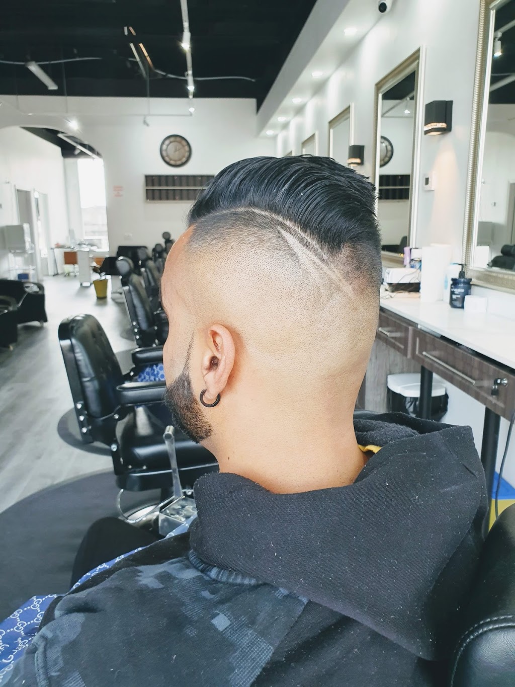 King &Queen Barber and beauty salon | 50 Sky Harbour Dr unit 2, Brampton, ON L6Y 6G9, Canada | Phone: (905) 230-6868