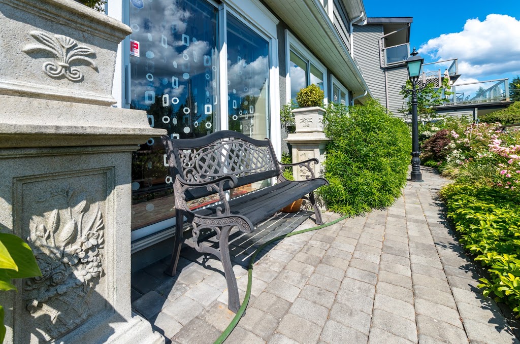 Crystals View Bed & Breakfast | 420 Tempe Crescent, North Vancouver, BC V7N 1E6, Canada | Phone: (604) 987-3952