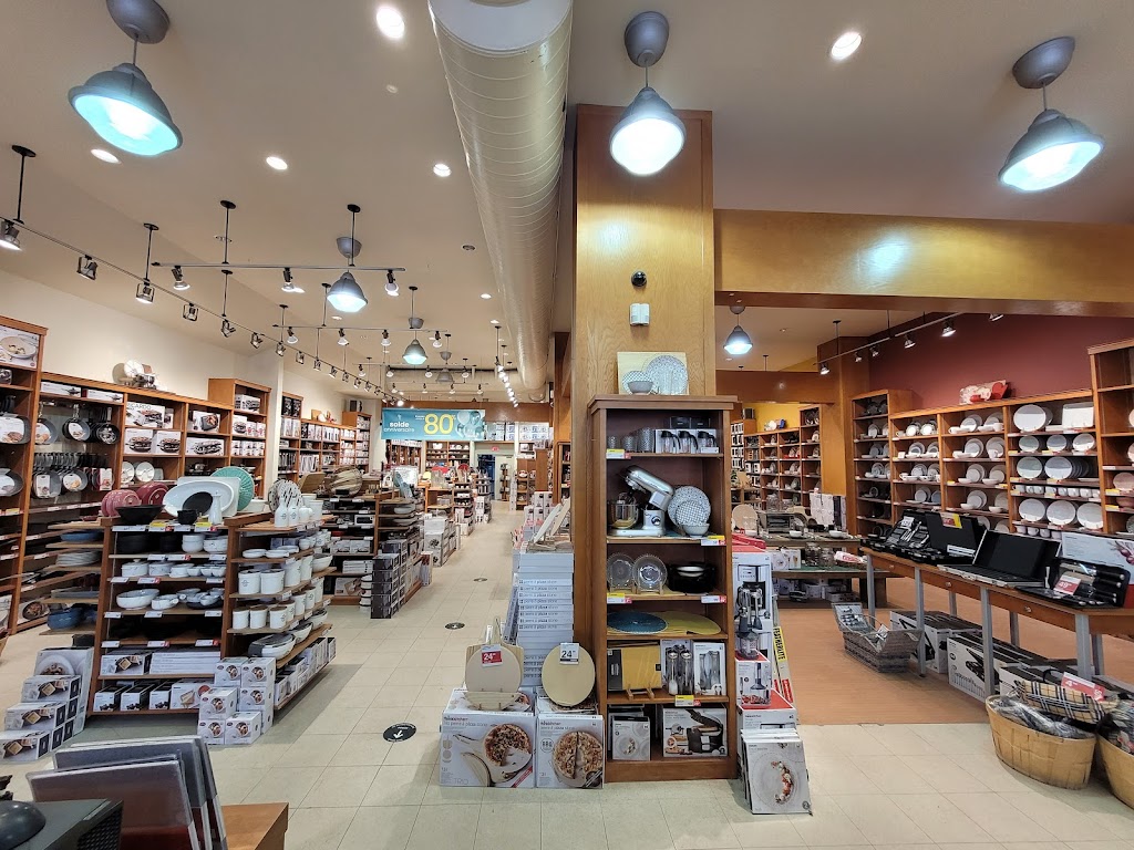 Stokes- Les Factories Tanger St Sauveur | 180 Chem. du Lac-Millette, Saint-Sauveur, QC J0R 1R6, Canada | Phone: (438) 792-9040