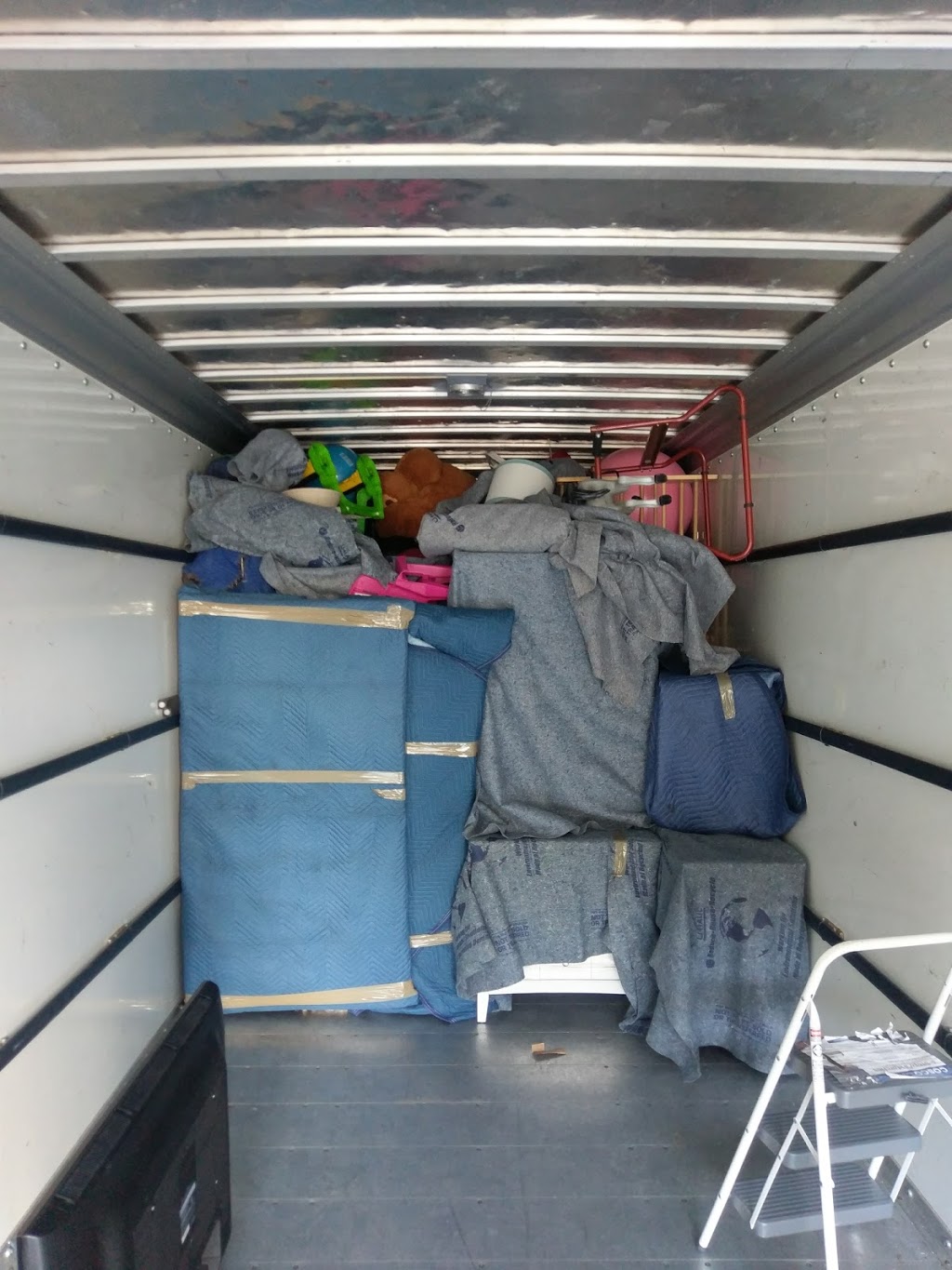 Hugos Moving | 2504 43 St, Vernon, BC V1T 6L1, Canada | Phone: (778) 475-1763