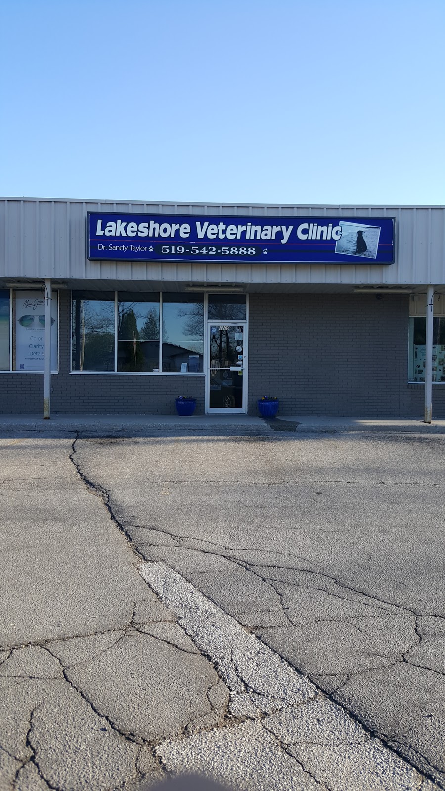 Lakeshore Veterinary Clinic | veterinary care | 1206 Lakeshore Rd, Sarnia, ON N7S 2L2, Canada | 5195425888 OR +1 519-542-5888